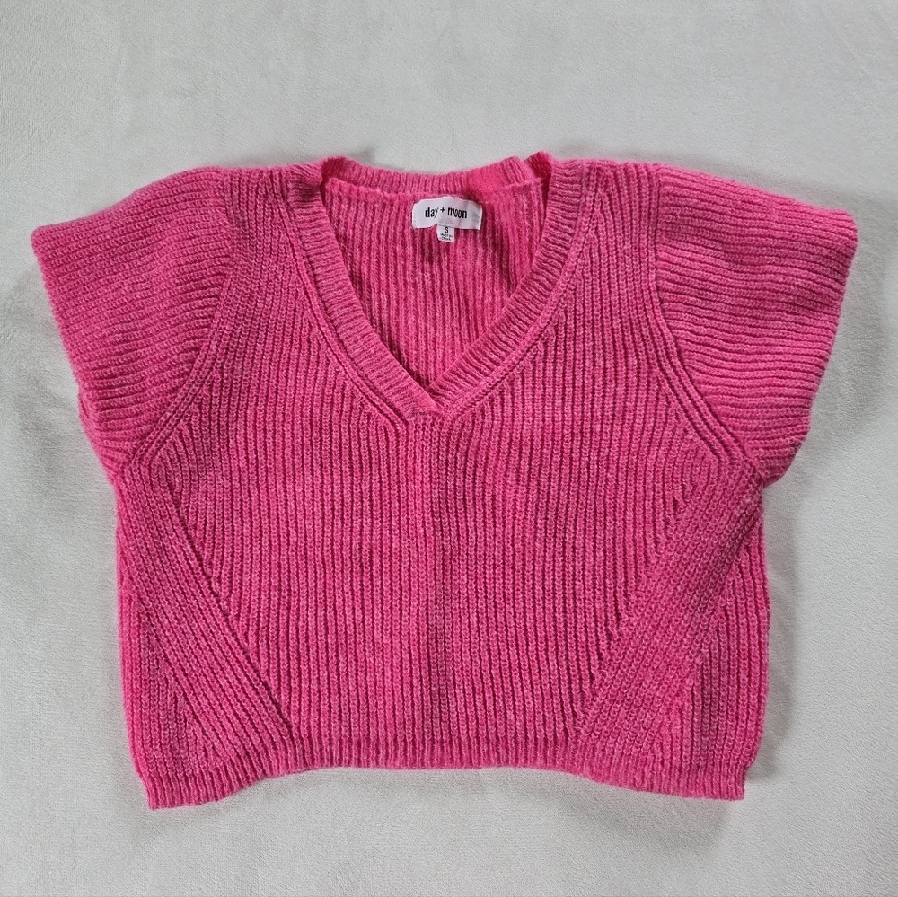 Day + Moon▪️Bright Pink V-Neck Short Sleeve Cropped Sweater